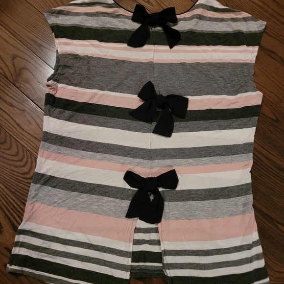 Suzy Shier Tops - Sleeveless stripe top, with bows.